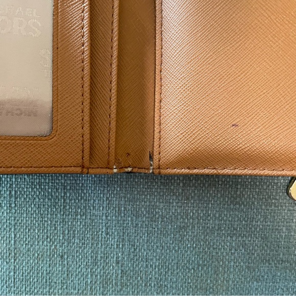 Michael Kors Jet Set trifold wallet - Picture 7 of 7